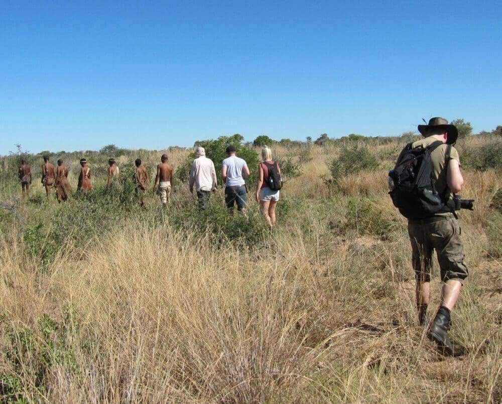 Buschwanderung mit Buschmännern/ San Menschen Namibia - Dusty Trails Safaris Namibia &amp; Dusty Car Hire Namibia