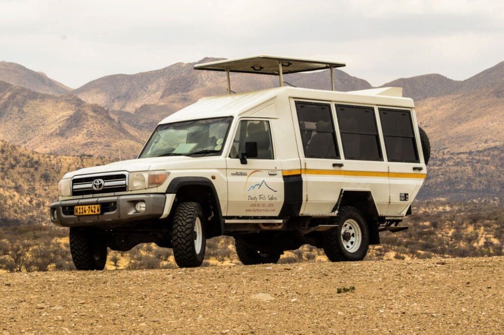 Toyota Landcruiser 9 Sitzer- Dusty Trails Safaris Namibia & Dusty Car Hire Namibia