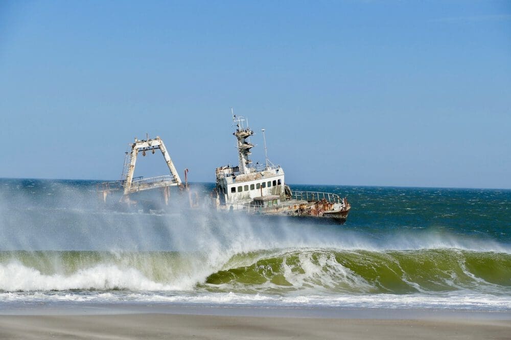 Namibia Skelettküste Schiffswrack - Dusty Trails Safaris Namibia &amp; Dusty Car Hire Namibia