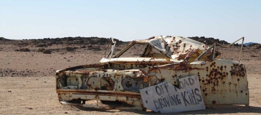 Headerbild: Offroad-Fahren tötet - Autowrack - Dusty Trails Safaris Namibia & Dusty Car Hire Namibia