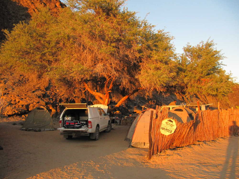 Zeltlager im ugab river rhino camp bei Sonnenuntergang - Dusty Trails Safaris Namibia & Dusty Car Hire Namibia