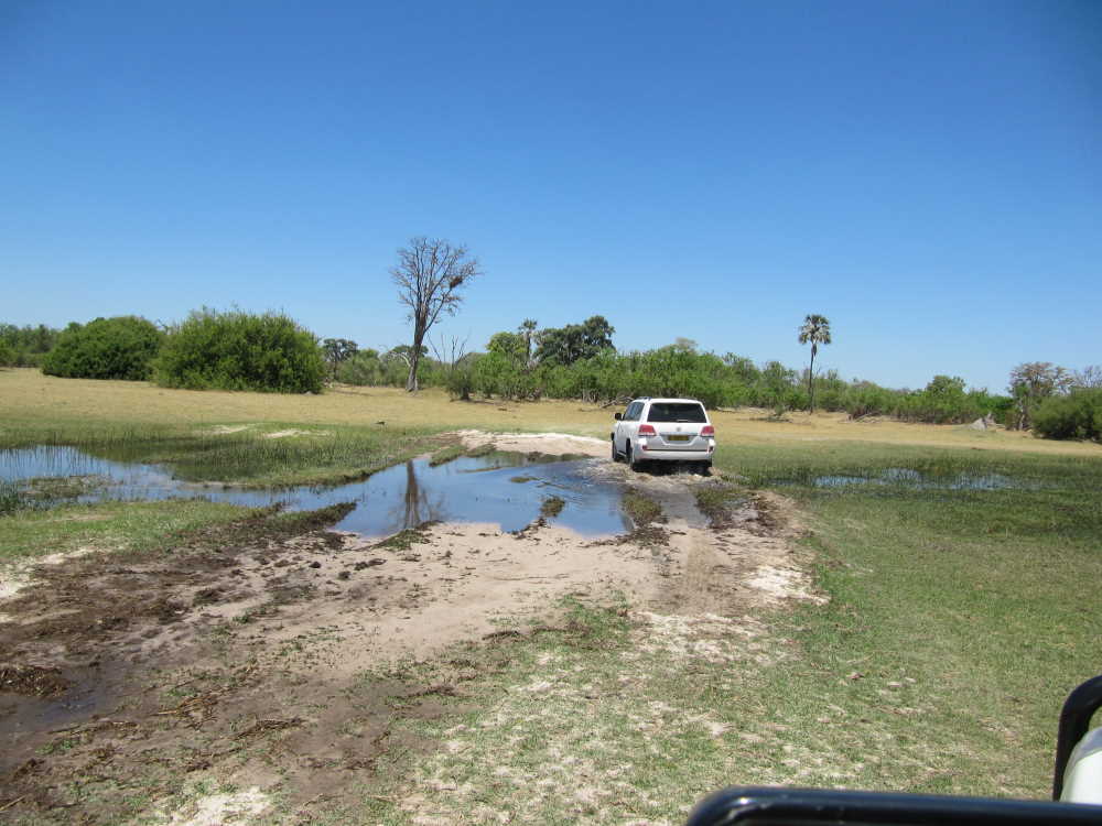 4x4 Fahrt durch das Wasser - Dusty Trails Safaris Namibia & Dusty Car Hire Namibia