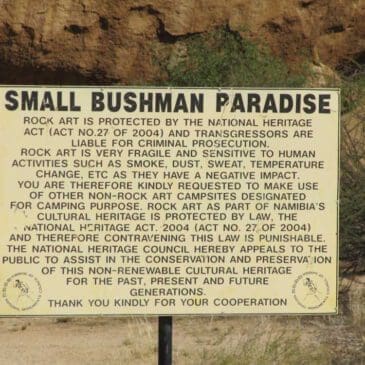 bushmen Felskunst Schutzzeichen in Spitzkoppe Gebiet Namibia - Dusty Trails Safaris Namibia & Dusty Mietwagen Namibia