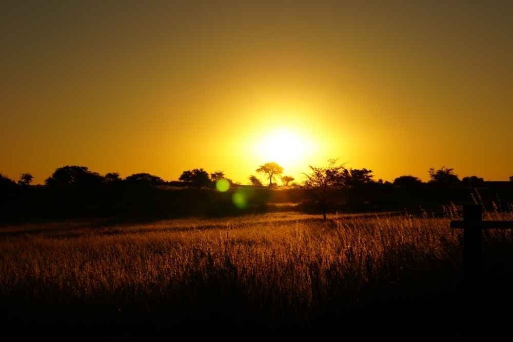 Sonnenuntergang auf dem Campingplatz der Bagatelle Ranch - Dusty Trails Safaris Namibia &amp; Dusty Car Hire Namibia
