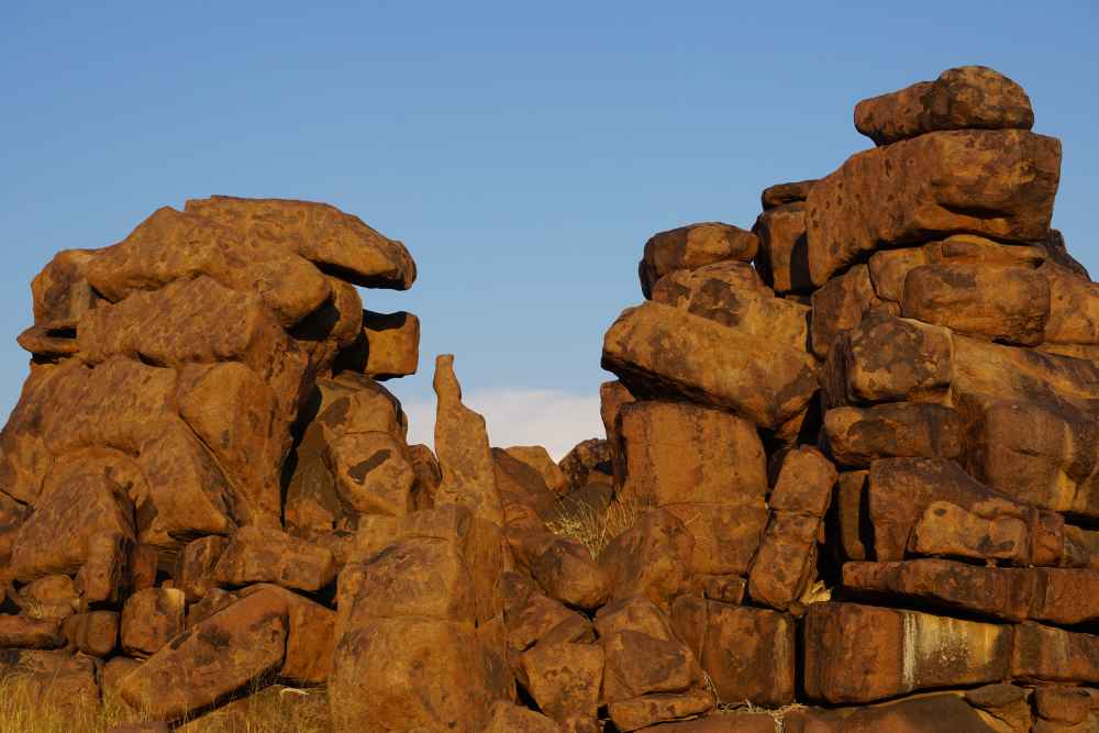 Dolorit-Felsformationen am Spielplatz der Riesen - Dusty Trails Safaris Namibia &amp; Dusty Car Hire Namibia