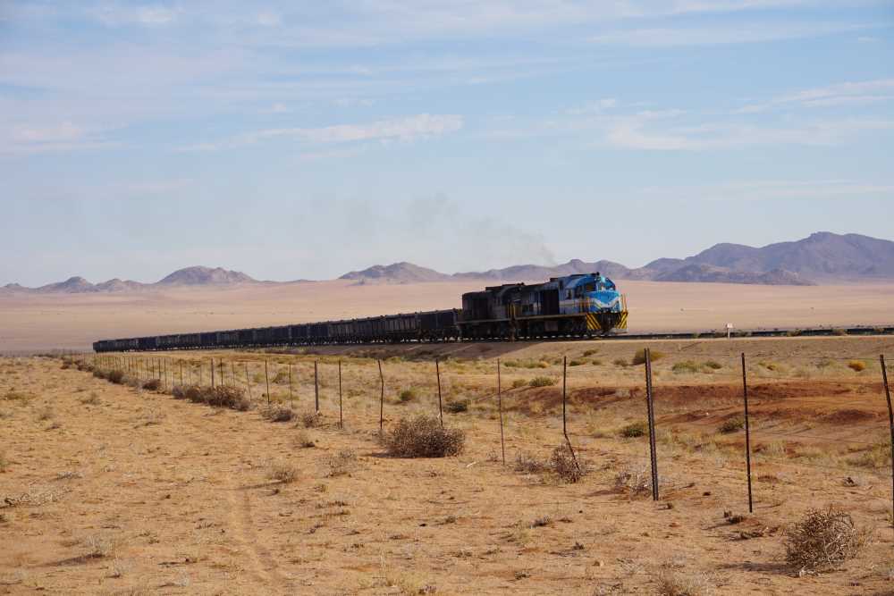 Güterzug bei Klein Aus Vista - Dusty Trails Safaris Namibia &amp; Dusty Car Hire Namibia