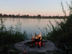 Camping in der Nähe des Okavango-Flusses in Namibia
