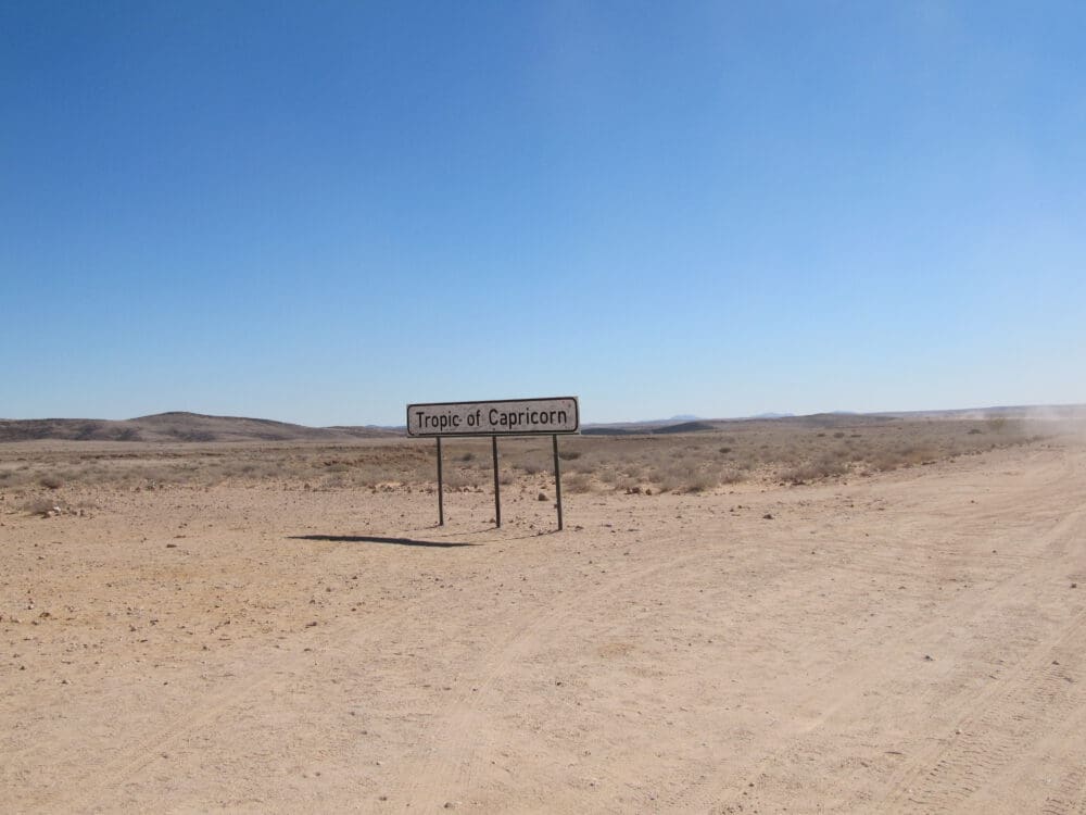 Wendekreis des Steinbocks - offizielles Zeichen in Namibia